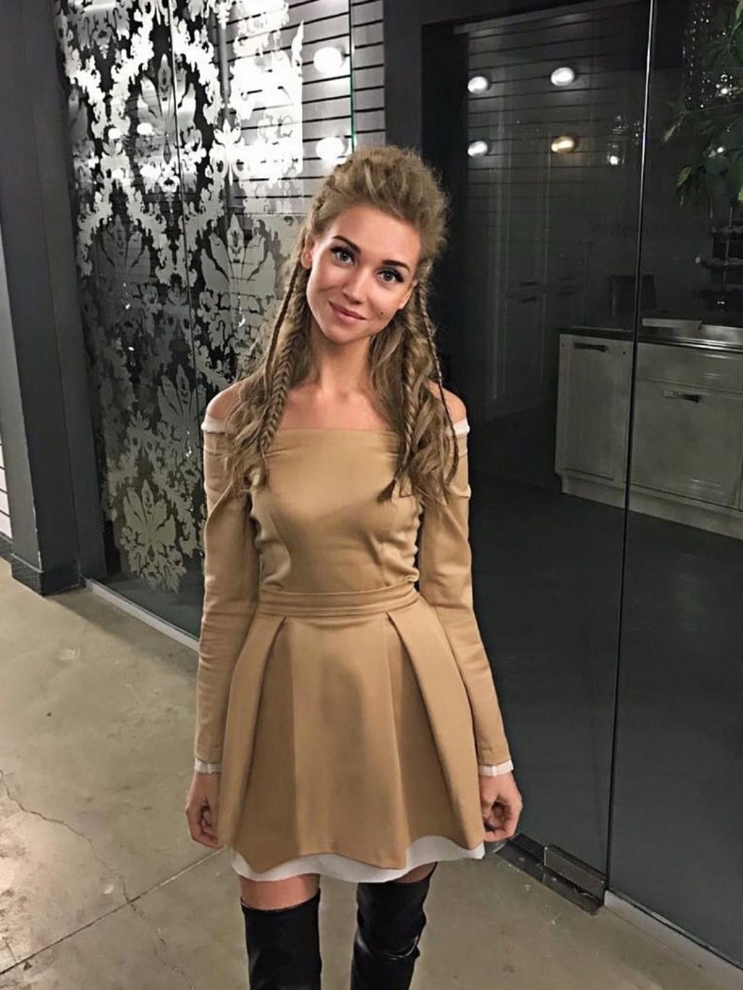 На фоне идиллии в новой семье Гарика Харламова Кристина Асмус решила приоткрыть архив со своими личными воспоминаниями, опубликовав редкие кадры из 2016 года