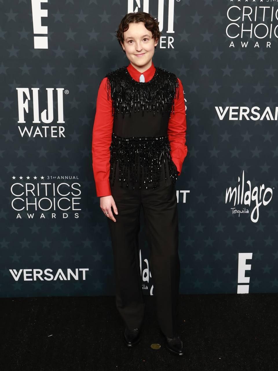 Звезду сериала «Одни из нас» Беллу Рамзи все сложнее отличать от Стаса Ярушина 😅