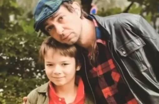 &#128148; Семья звезды «Питер FM» Павла Баршака переживает трагедию: 16-летний сын Фома внезапно парализован