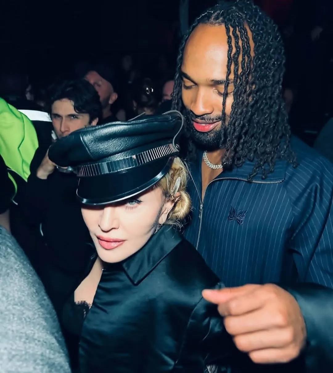 Мадонна выходит замуж за бойфренда, который моложе ее на 10 лет, сообщает RadarOnline &#128527;