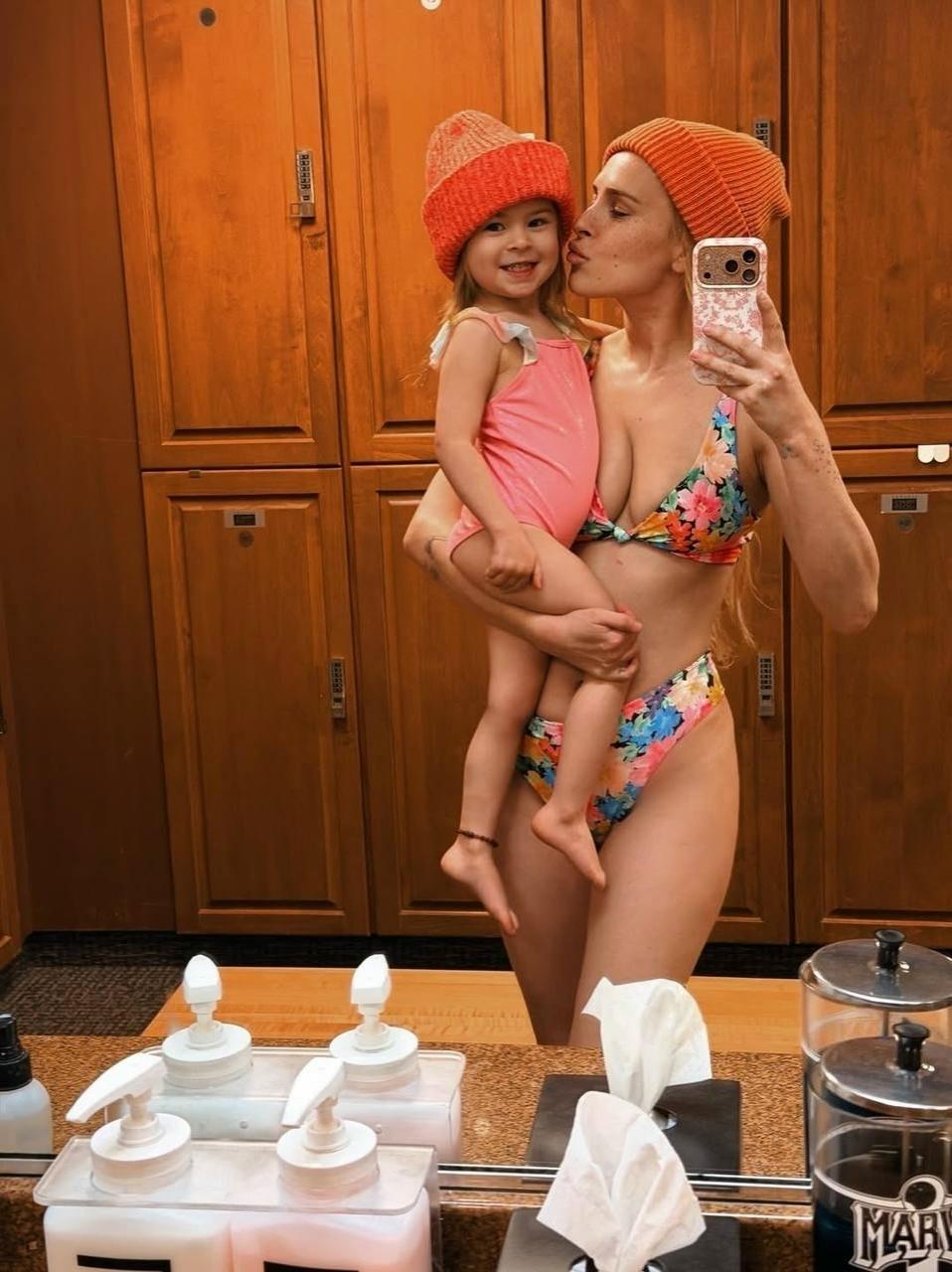 В сети обсуждают поразительное сходство внучки Брюса Уиллиса с её великим предком.😋