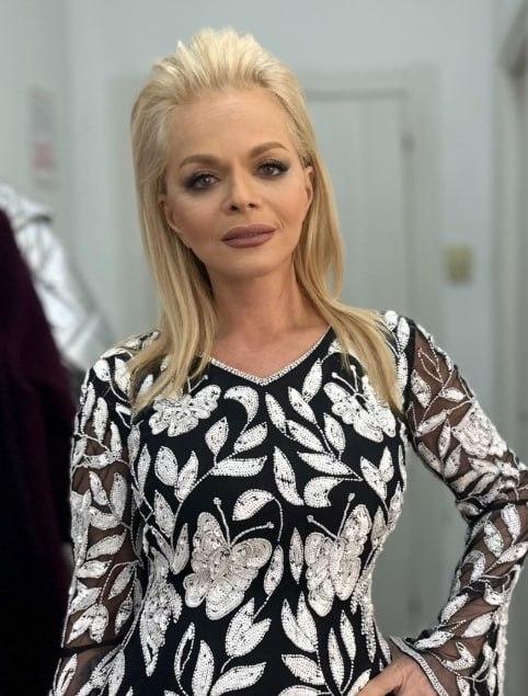 "Сколько можно издеваться? Она потеряла всё до копейки": за Ларису Долину вступился её директор Сергей Пудовкин. Он призвал остановить травлю, которая не утихает из-за скандала с продажей "спорной" квартиры.😅