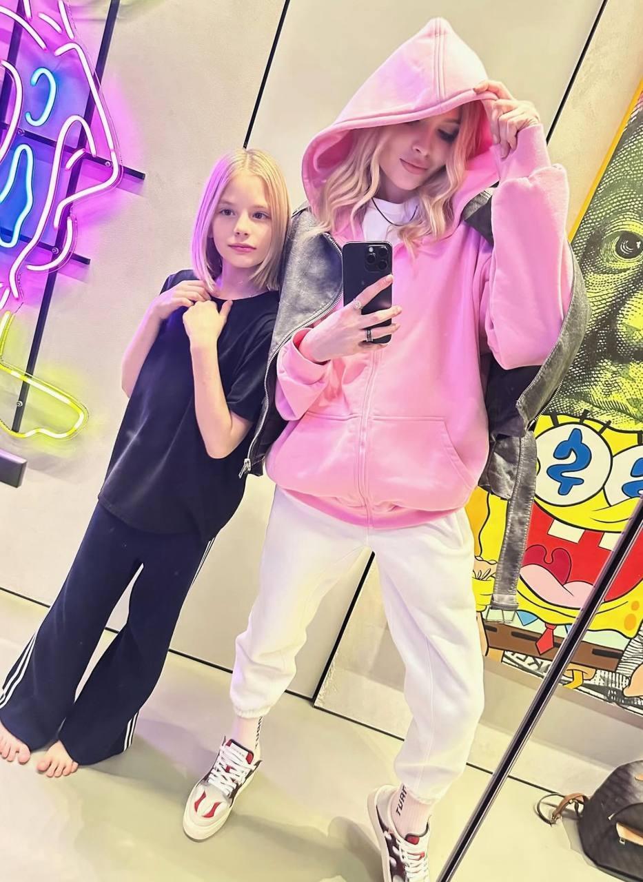 Алена Шишкова поделилась фотографиями со своей дочкой Алисой