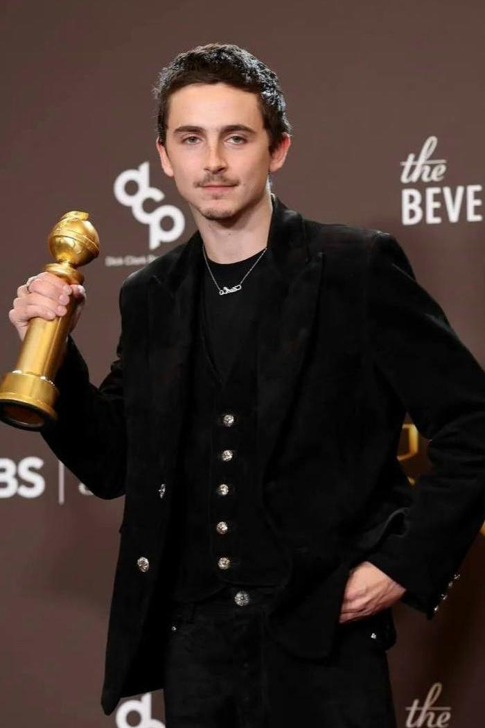 Тем временем Американская аудитория уверена, что Тимоти Шаламе «сломал» карьеру 😅