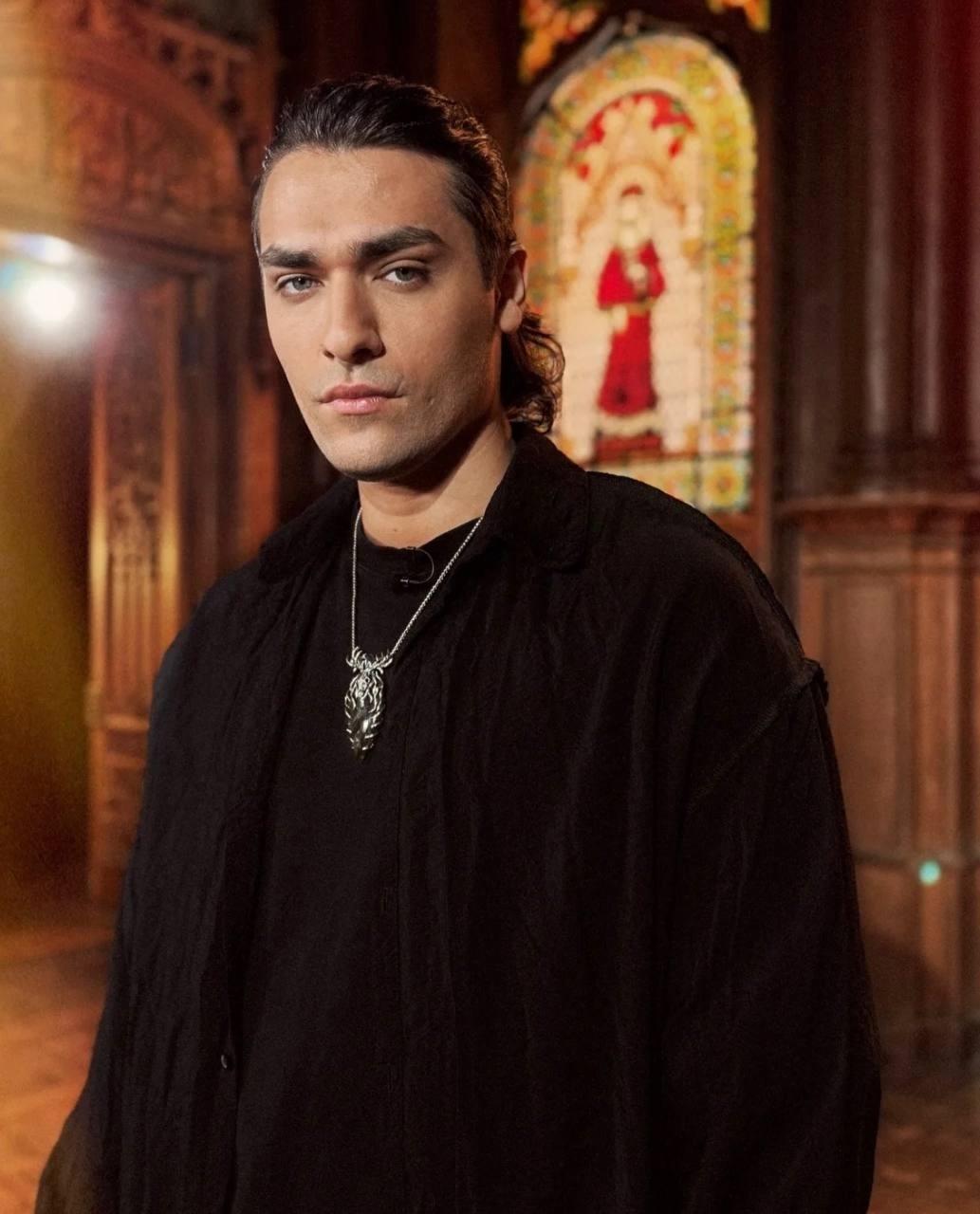 ЕГО СЕРДЦЕ УЖЕ С КЕМ-ТО 💔 Звезда шоу «Битва экстрасенсов» Олег Шепс признался, что состоит в отношениях.