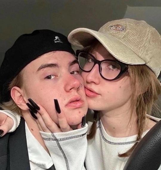 Лиза Барашек официально перевернула страницу! Похоже, долгая история отношений с Теслондом окончательно осталась в прошлом.