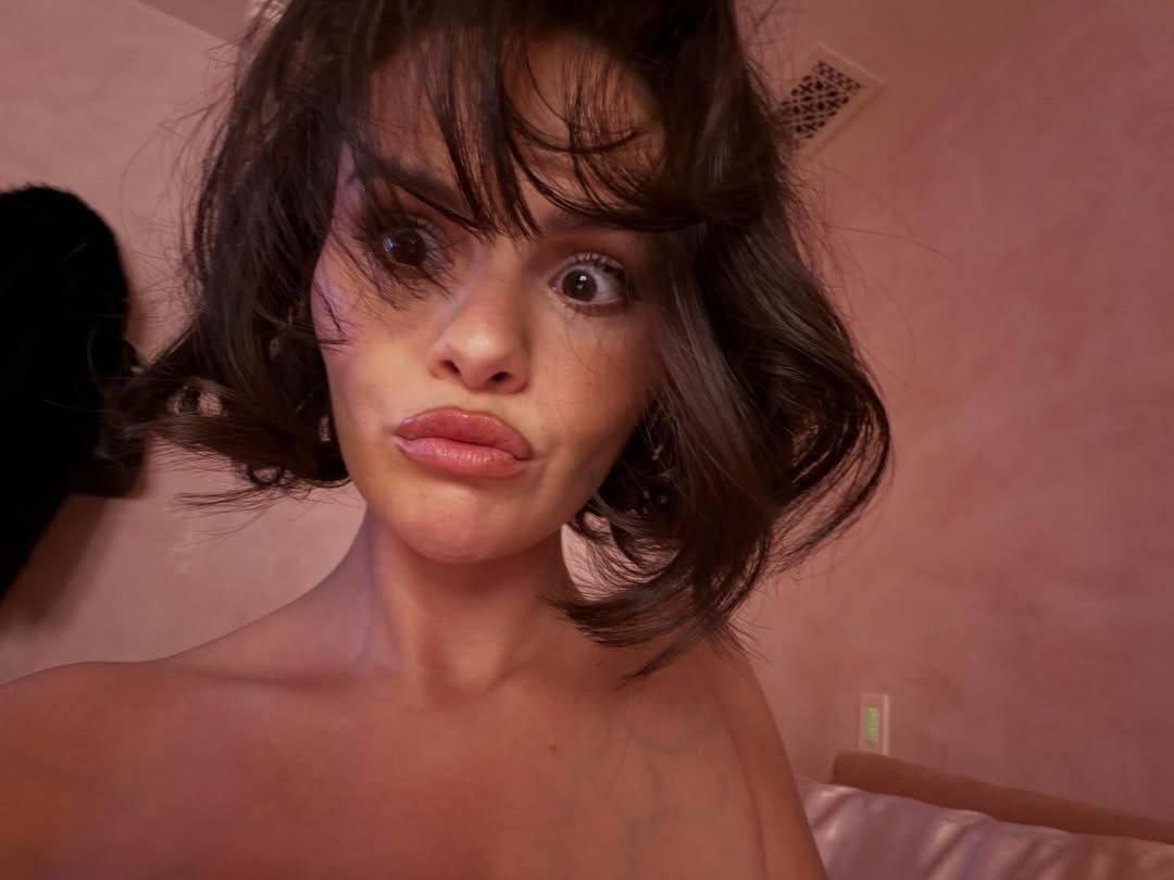 Селена Гомес поделилась новыми личными фотографиями 😅 Ну наша
