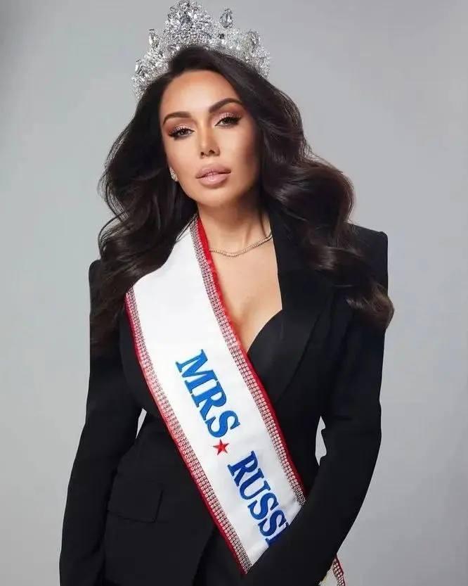 Горячая 35-летняя «Миссис Россия» из Казани, Динара Саляхова прилетела в США на конкурс «Миссис мира»