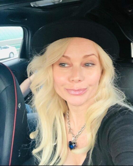 Елена Корикова, звезда «Бедной Насти» и кумир поколения 2000-х, предпочла публичности спокойную жизнь в Черногории.🙏