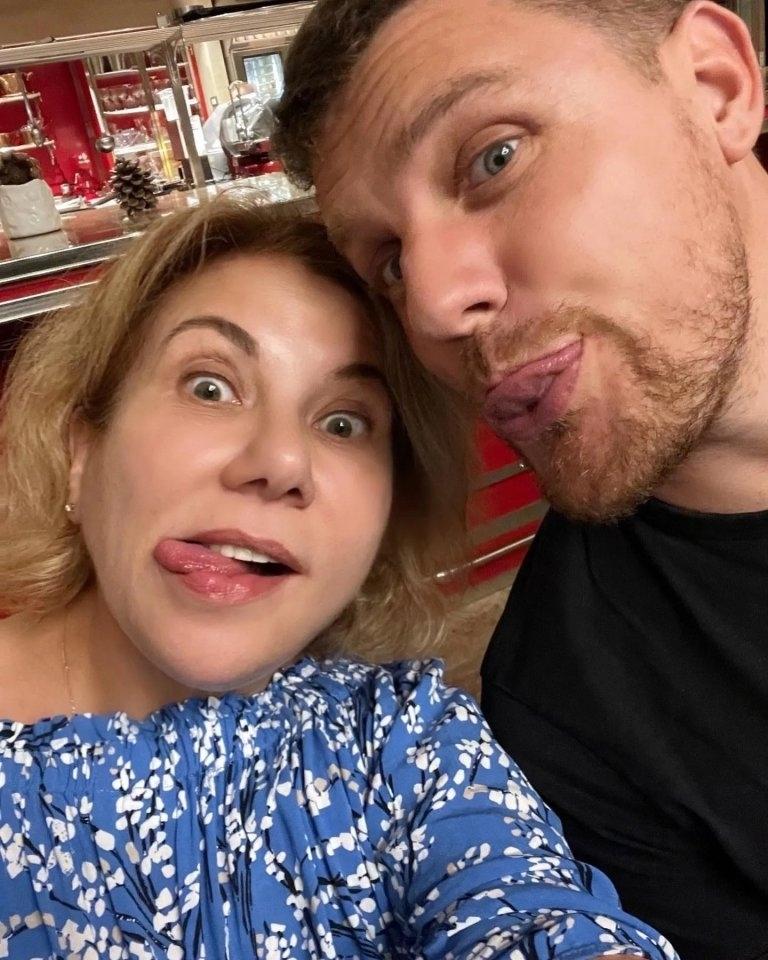 "СЧАСТЛИВАЯ МАТЬ"🌸  54-летняя Марина Федункив призналась, что позднее материнство стало для неё настоящим подарком судьбы.