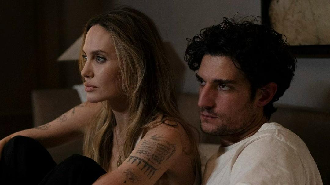 БОЛЬШЕ НЕ ОДА 🙏 50‑летняя Анджелина Джоли, по сообщениям зарубежных СМИ, состоит в отношениях с 42‑летним французским актером Луи Гаррелем