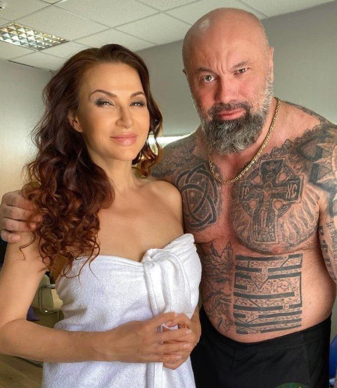 Эвелина Бледанс в очередной раз подтвердила статус самой энергичной «Огненной Лошади» нашего шоу-бизнеса. Пока все обсуждают её смелый выход в бикини у бассейна, сама актриса празднует начало нового цикла по восточному календарю.