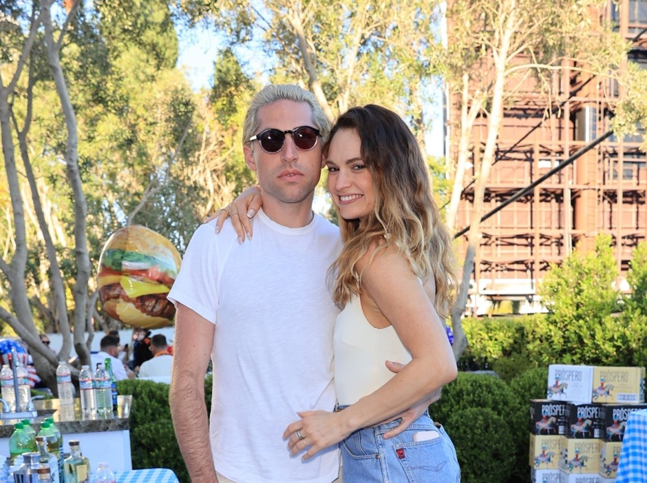 Лили Джеймс подтвердила роман с Майклом Шуменом